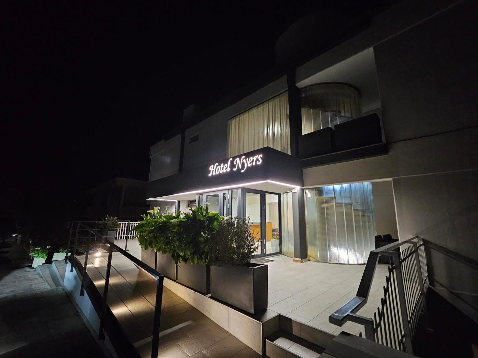 Albergo Nyers Perugia Exteriör bild