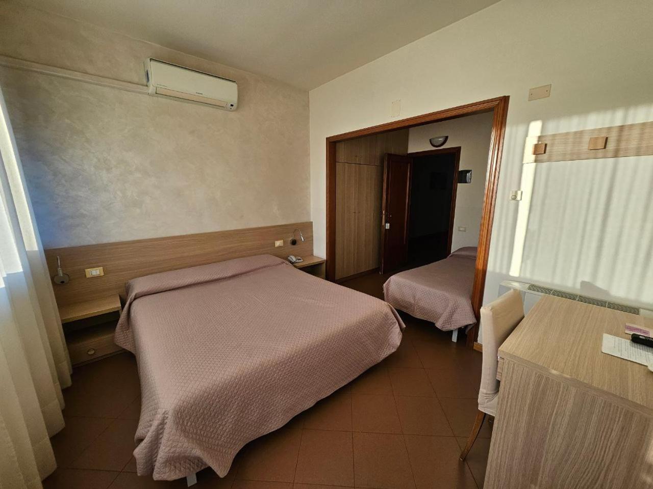 Albergo Nyers Perugia Exteriör bild