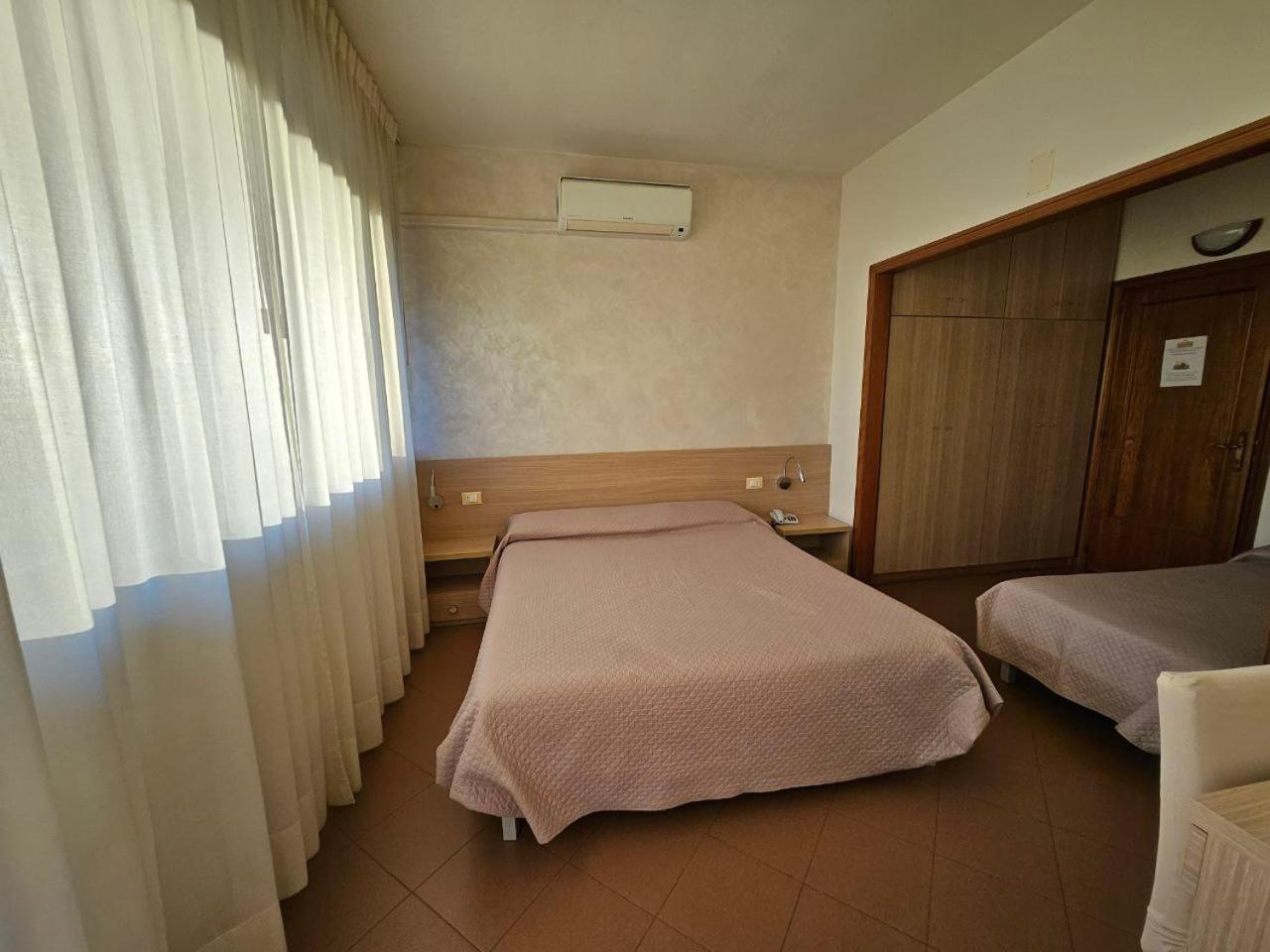 Albergo Nyers Perugia Exteriör bild
