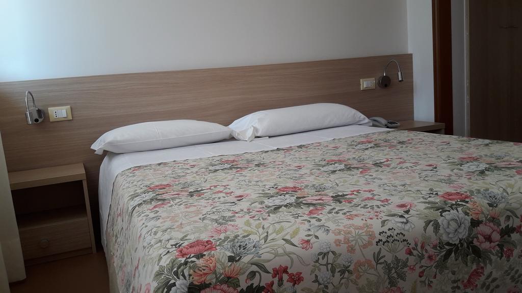 Albergo Nyers Perugia Exteriör bild
