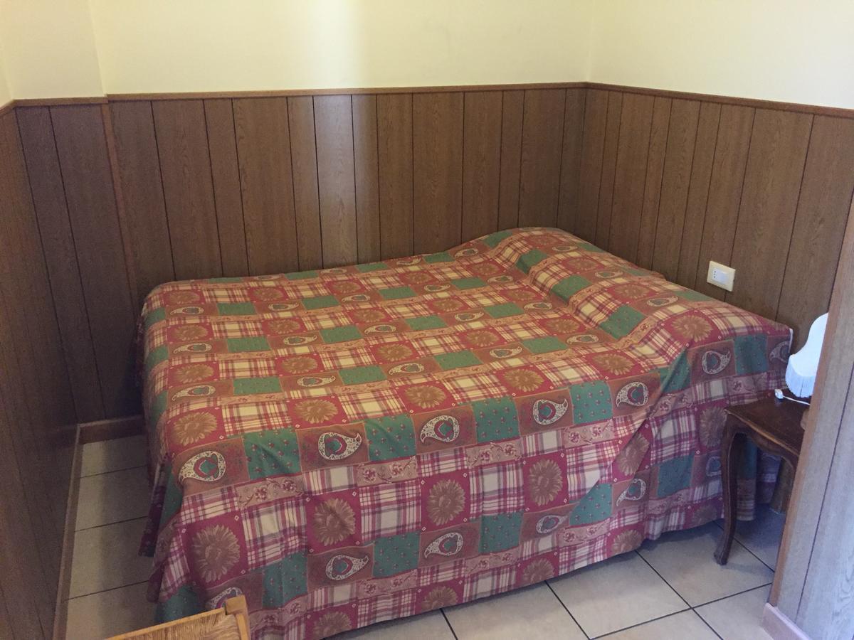 Albergo Nyers Perugia Exteriör bild