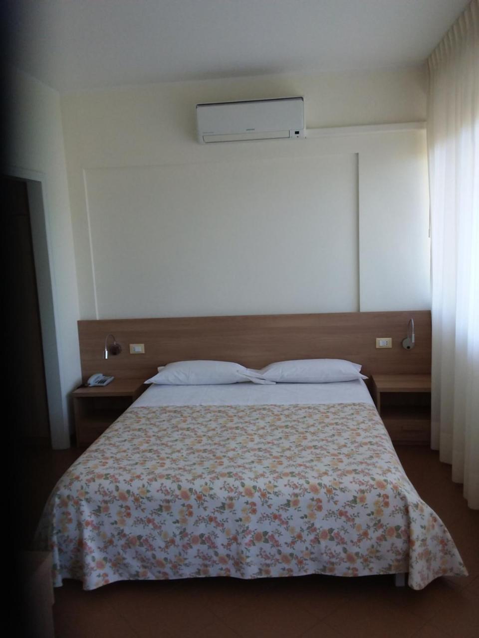 Albergo Nyers Perugia Exteriör bild