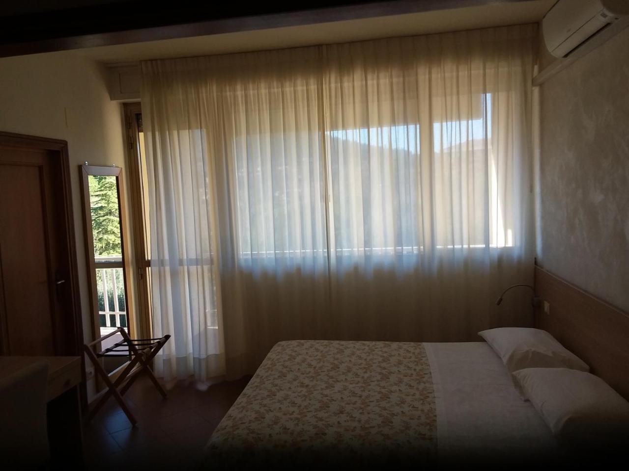 Albergo Nyers Perugia Exteriör bild