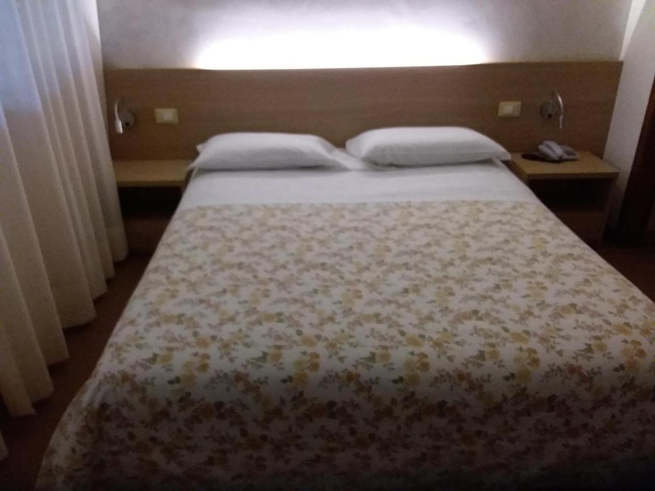 Albergo Nyers Perugia Exteriör bild