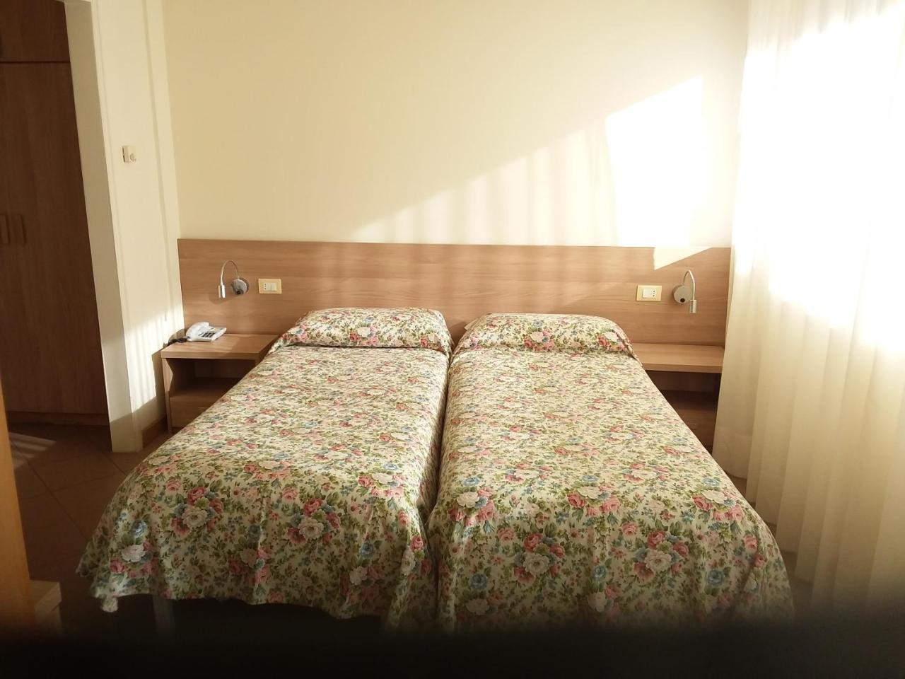 Albergo Nyers Perugia Exteriör bild