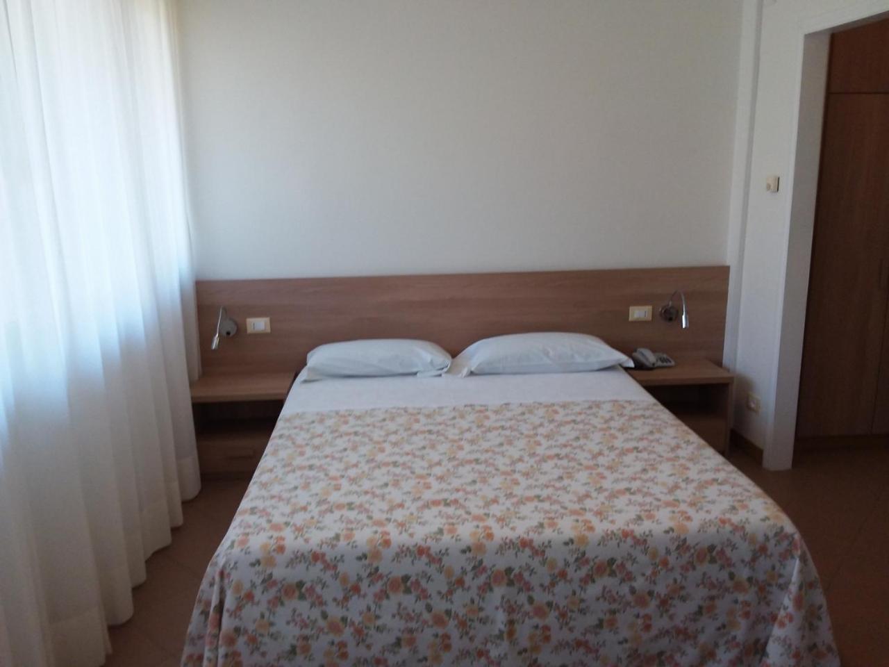 Albergo Nyers Perugia Exteriör bild