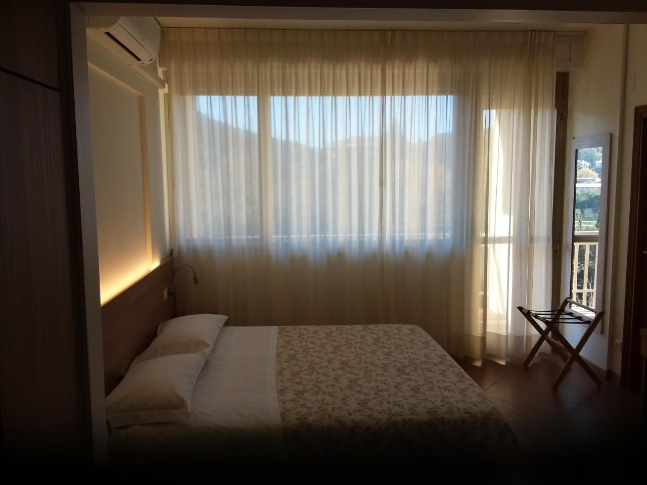Albergo Nyers Perugia Exteriör bild