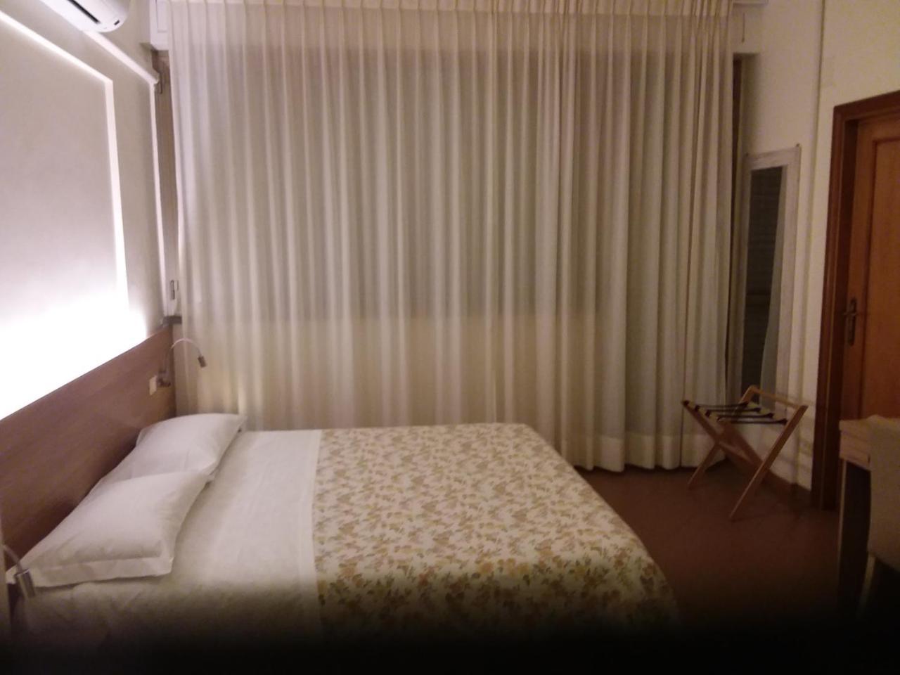 Albergo Nyers Perugia Exteriör bild