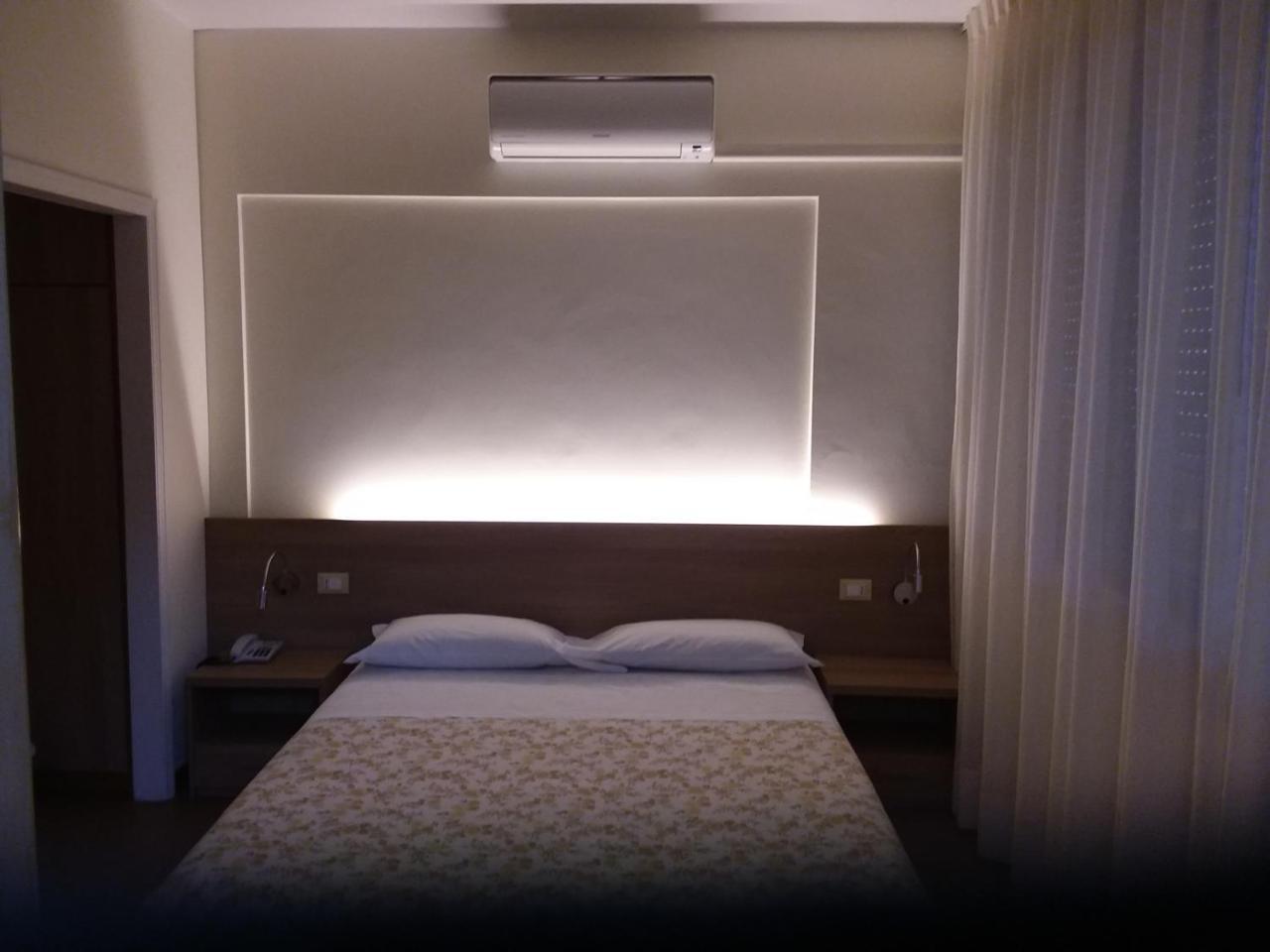 Albergo Nyers Perugia Exteriör bild