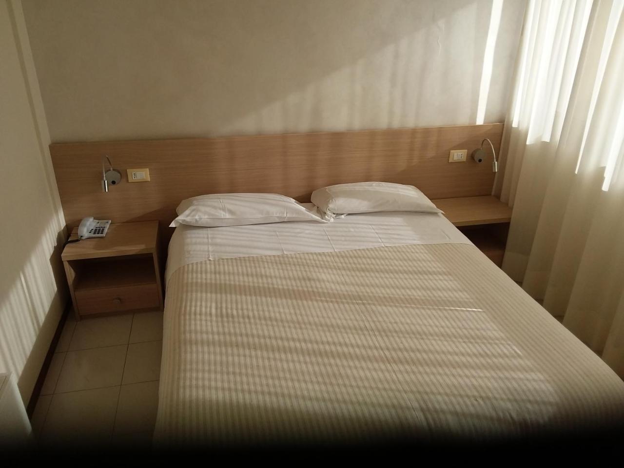 Albergo Nyers Perugia Exteriör bild