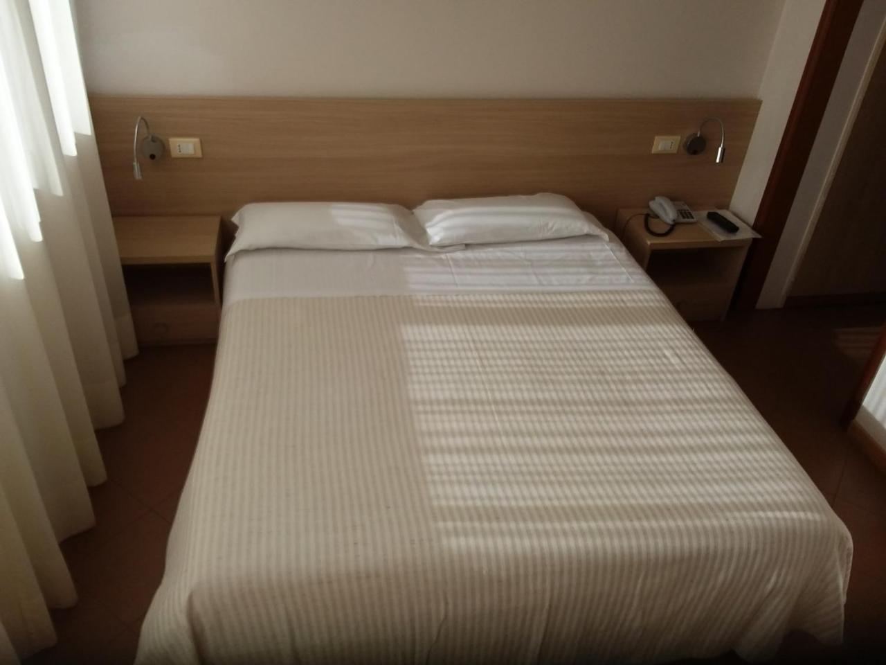 Albergo Nyers Perugia Exteriör bild