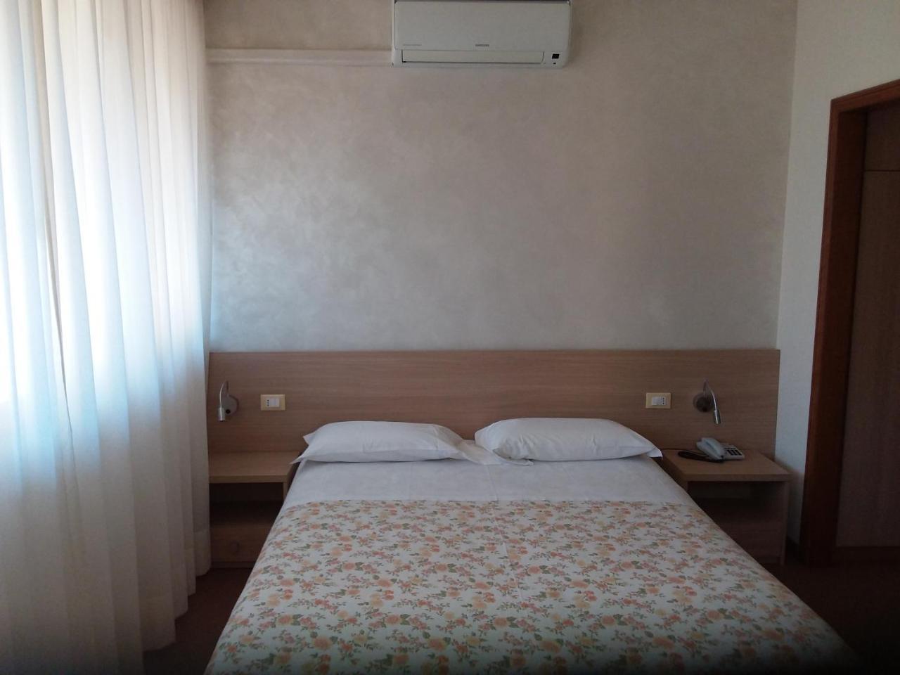Albergo Nyers Perugia Exteriör bild