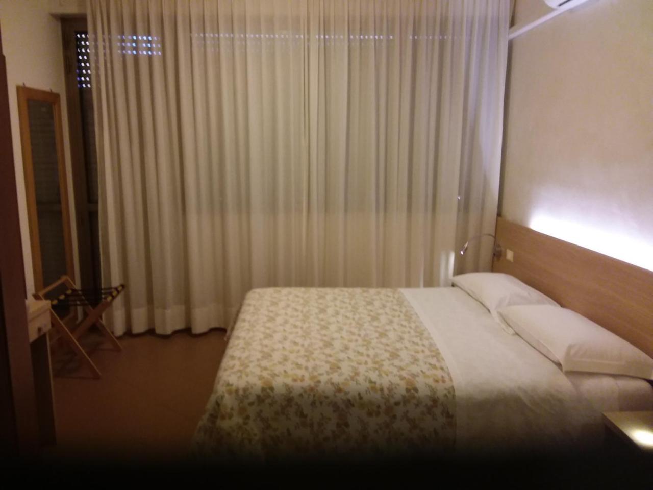 Albergo Nyers Perugia Exteriör bild